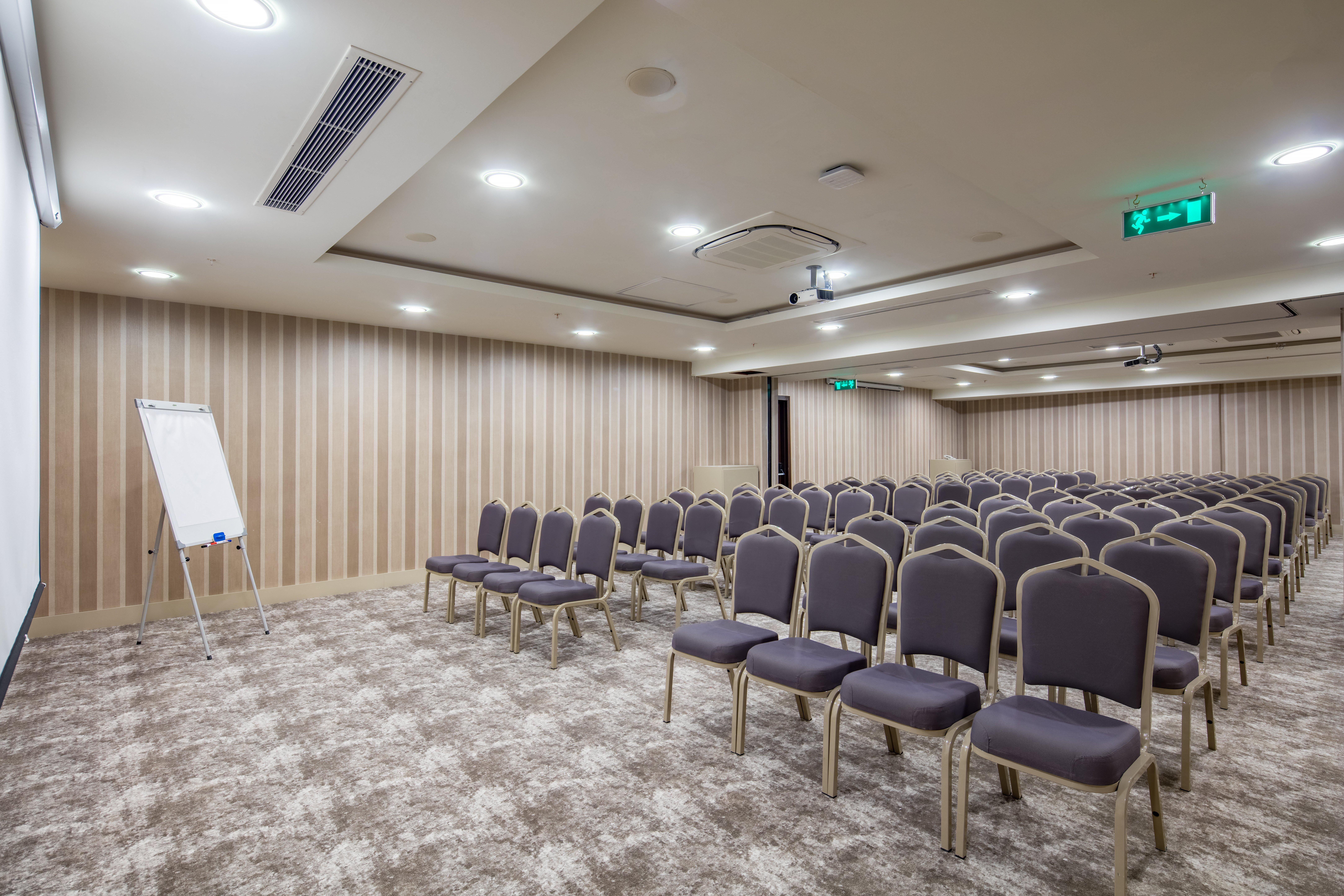 فندق هوليداي إن أنطاليا - لارا المظهر الخارجي الصورة Meeting room